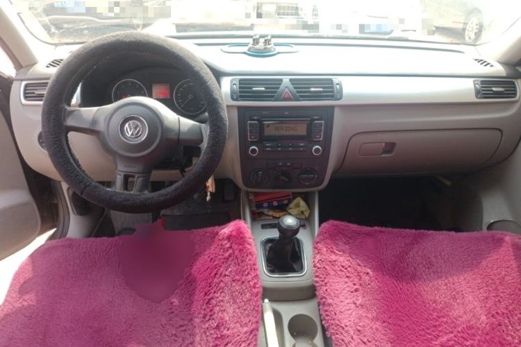 Used Volkswagen Bora 2012 1.6L Manual Fashion Edition Center Console