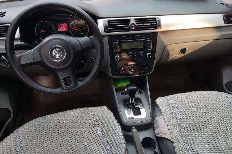 Used Volkswagen Bora 2012 1.6L Automatic Fashion Edition Center Console