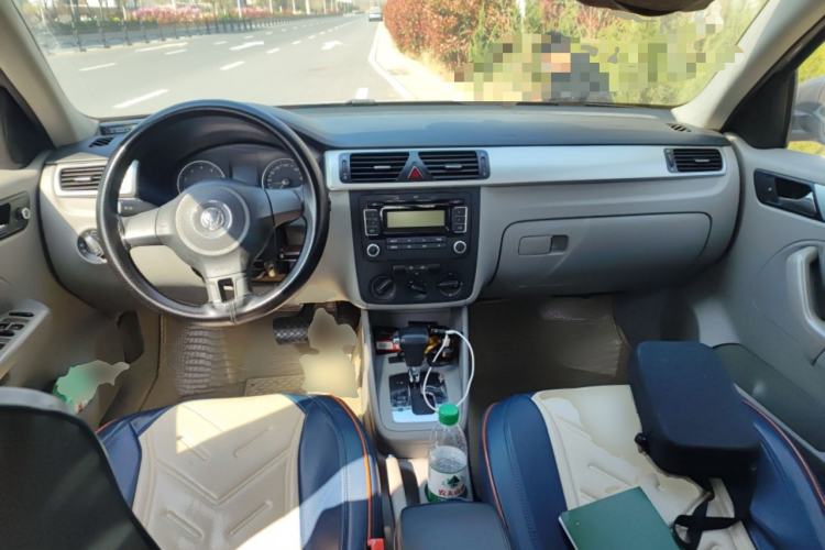 Used Volkswagen Bora 2012 1.6L Automatic Fashion Edition Center Console