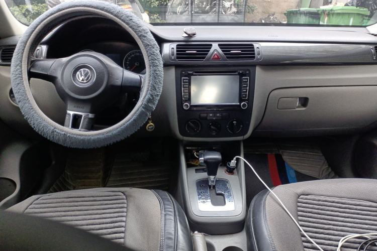 Used Volkswagen Bora 2012 1.6L Automatic Comfortable Value Edition Center Console