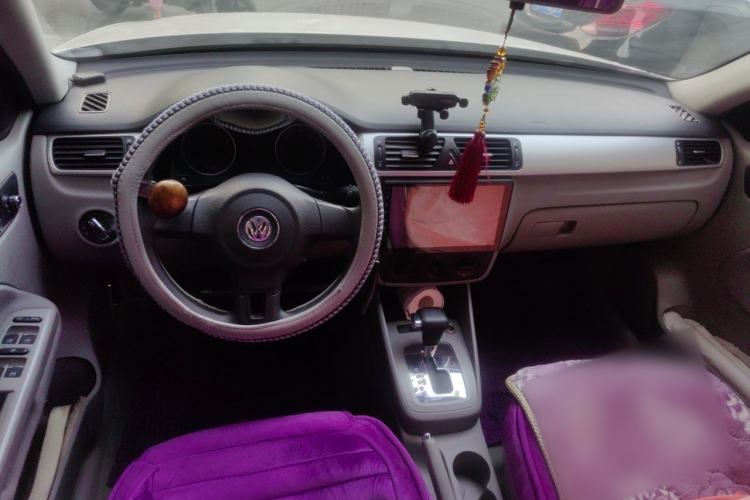 Used Volkswagen Bora  Center Console