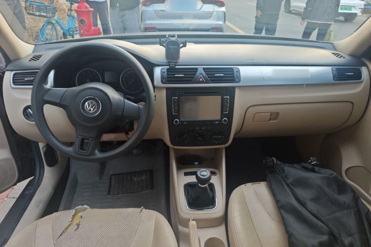 Used Volkswagen Bora 2012 1.6L Manual Fashion Edition Center Console