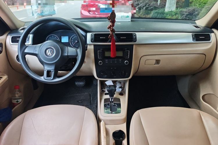 Used Volkswagen Bora 2012 1.6L Automatic Fashion Edition Center Console