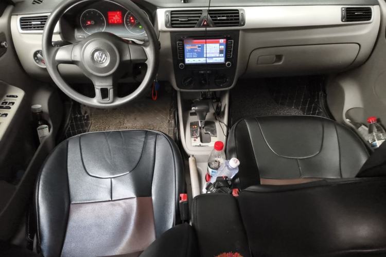 Used Volkswagen Bora 2012 1.6L Automatic Fashion Edition Center Console