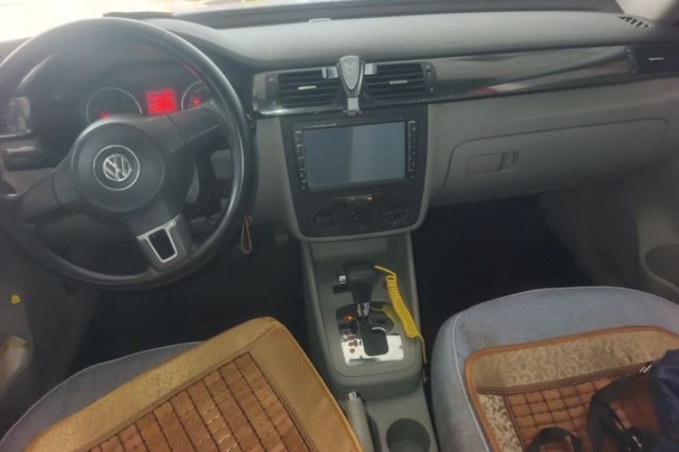 Used Volkswagen Bora 2012 1.6L Automatic Comfortable Value Edition Center Console