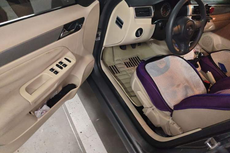 Used Volkswagen Bora 2012 1.6L Manual Fashion Edition Driver Seat
