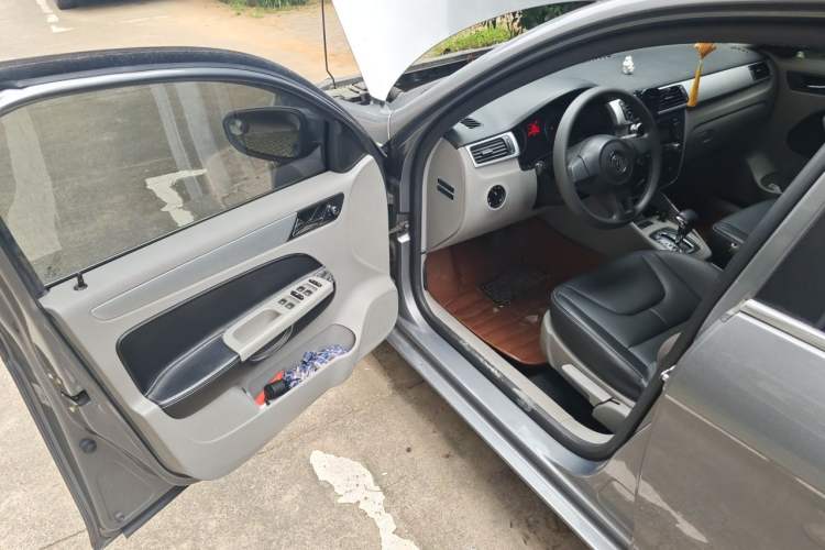 Used Volkswagen Bora 2012 1.6L Automatic Fashion Edition Driver Seat