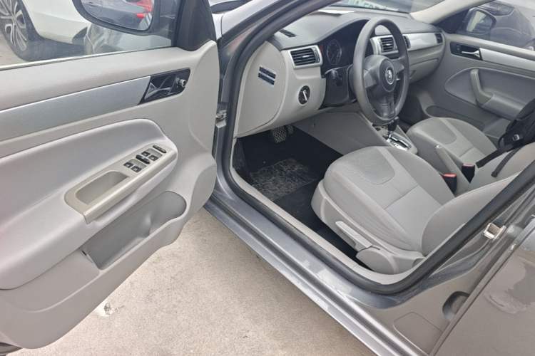 Used Volkswagen Bora 2012 1.6L Automatic Fashion Edition Driver Seat