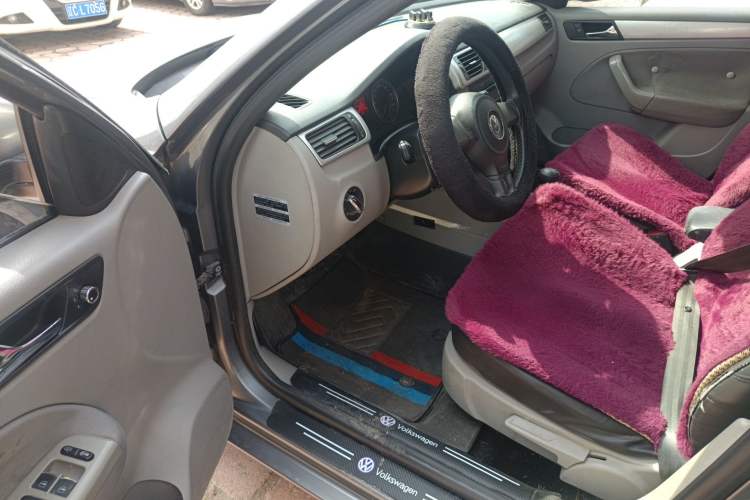 Used Volkswagen Bora 2012 1.6L Manual Fashion Edition Driver Seat