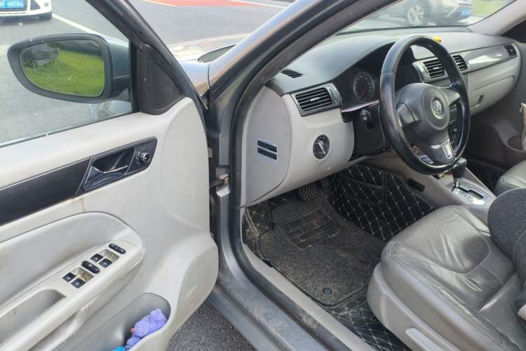Used Volkswagen Bora 2012 1.6L Automatic Comfort Edition Driver Seat