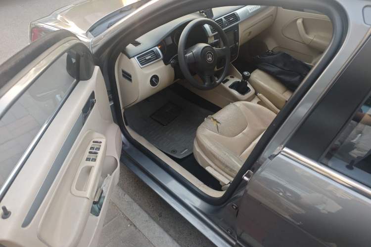 Used Volkswagen Bora 2012 1.6L Manual Fashion Edition Driver Seat