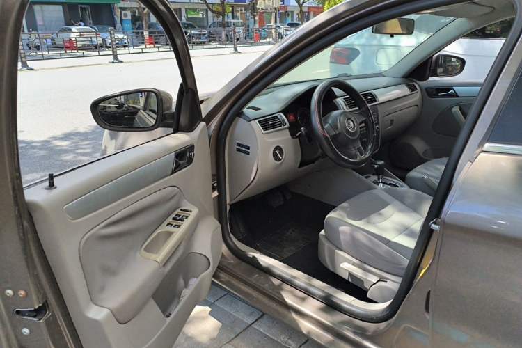 Used Volkswagen Bora 2012 1.6L Automatic Fashion Edition Driver Seat