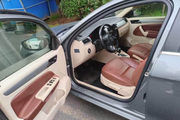 Used Volkswagen Bora 2012 1.6L Automatic Fashion Value Edition Driver Seat