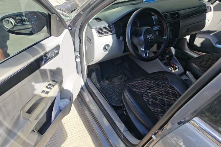 Used Volkswagen Bora 2012 1.6L Automatic Comfort Edition Driver Seat