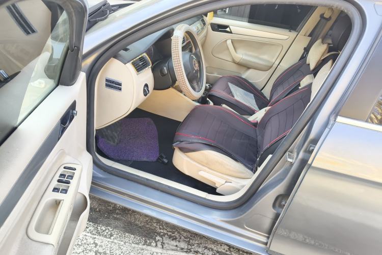 Used Volkswagen Bora 2012 1.6L Manual Fashion Edition Driver Seat