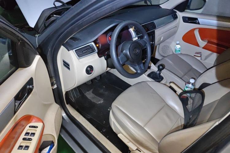 Used Volkswagen Bora 2012 1.6L Manual Fashion Edition Driver Seat