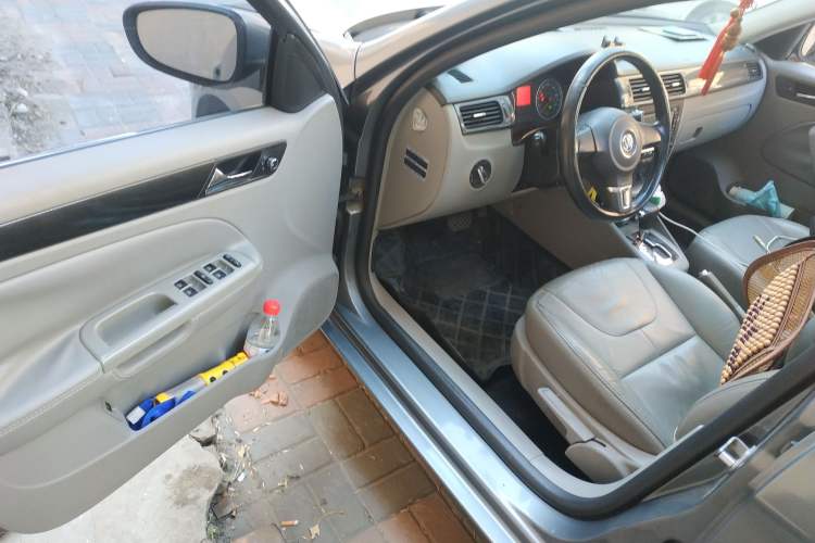 Used Volkswagen Bora 2012 1.6L Automatic Comfort Edition Driver Seat