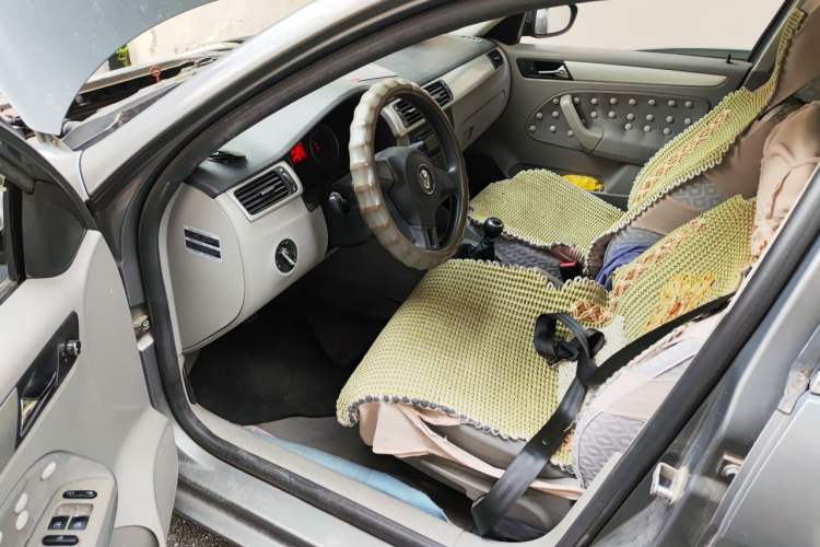 Used Volkswagen Bora 2012 1.6L Manual Fashion Edition Driver Seat