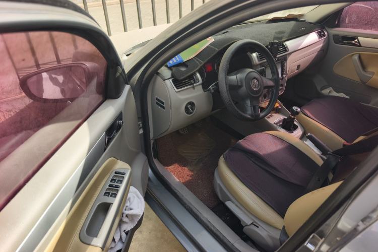 Used Volkswagen Bora 2012 1.6L Manual Fashion Edition Driver Seat