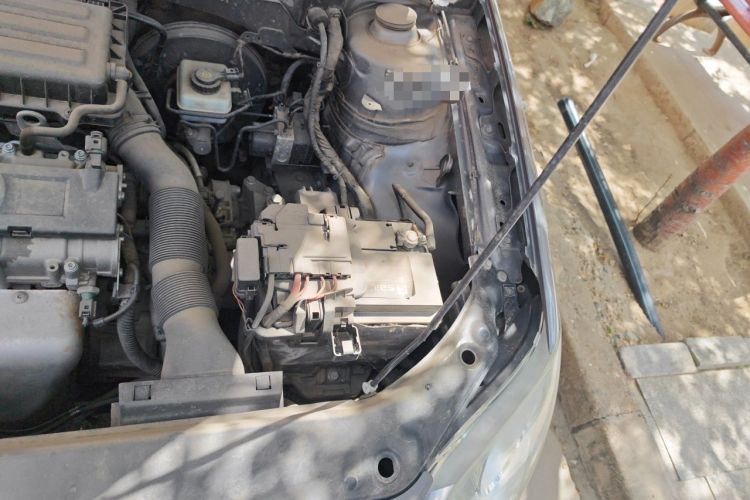 Used Volkswagen Bora 2012 1.6L Automatic Fashion Edition Engine Bay Left