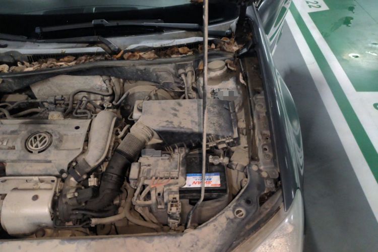 Used Volkswagen Bora 2012 1.4T Manual Comfort Version Engine Bay Left