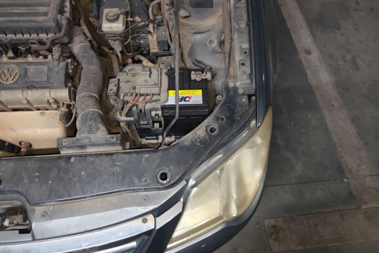 Used Volkswagen Bora 2012 1.6L Automatic Fashion Edition Engine Bay Left