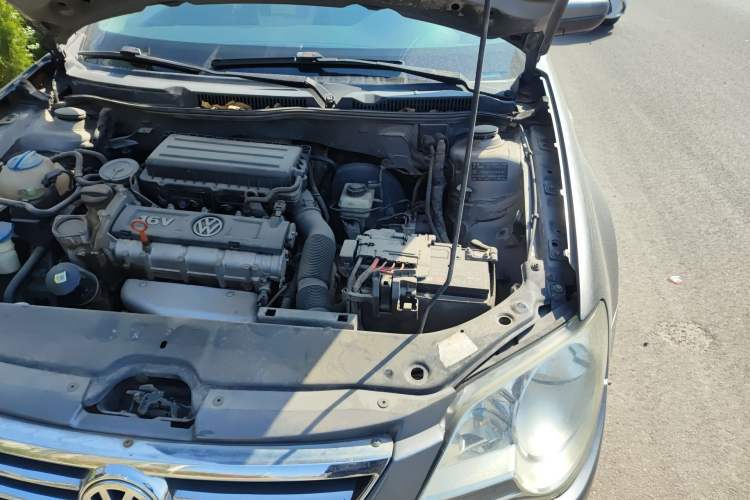 Used Volkswagen Bora 2012 1.6L Automatic Fashion Edition Engine Bay Left