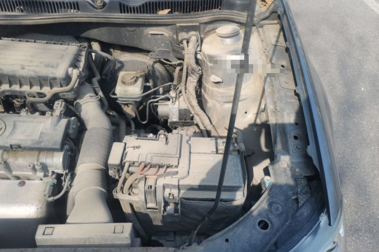 Used Volkswagen Bora 2012 1.6L Automatic Fashion Edition Engine Bay Left