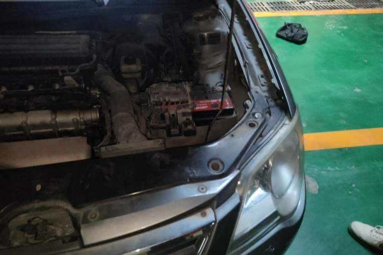 Used Volkswagen Bora 2012 1.6L Automatic Fashion Edition Engine Bay Left
