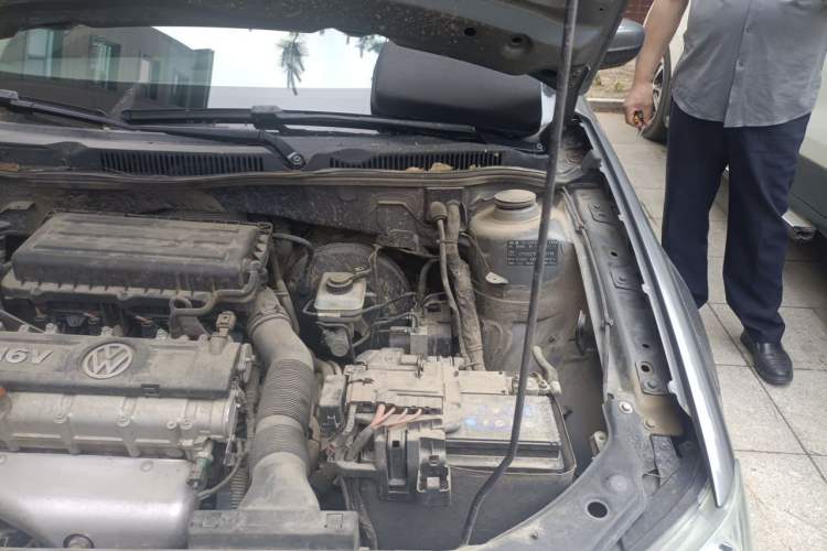Used Volkswagen Bora 2012 1.6L Automatic Comfort Edition Engine Bay Left