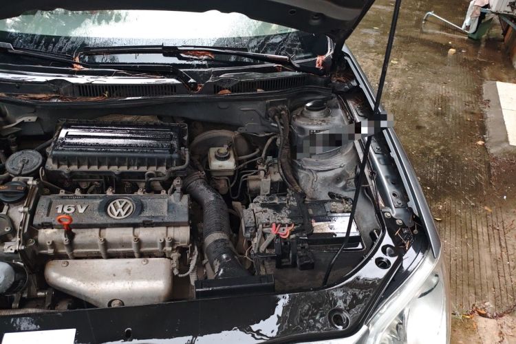 Used Volkswagen Bora 2012 1.6L Manual Fashion Edition Engine Bay Left