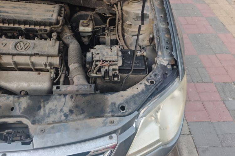 Used Volkswagen Bora 2012 1.6L Manual Fashion Edition Engine Bay Left