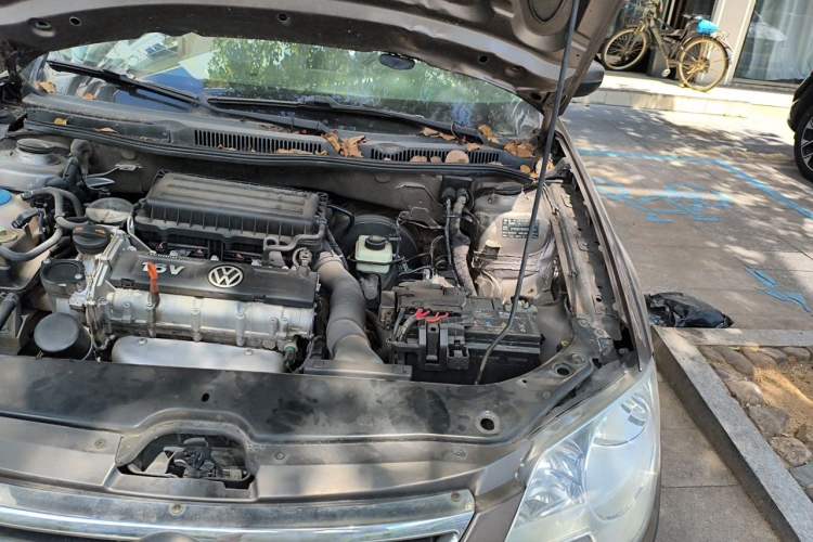 Used Volkswagen Bora 2012 1.6L Automatic Fashion Edition Engine Bay Left
