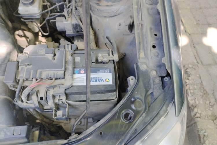 Used Volkswagen Bora 2012 1.6L Automatic Comfortable Value Edition Engine Bay Left