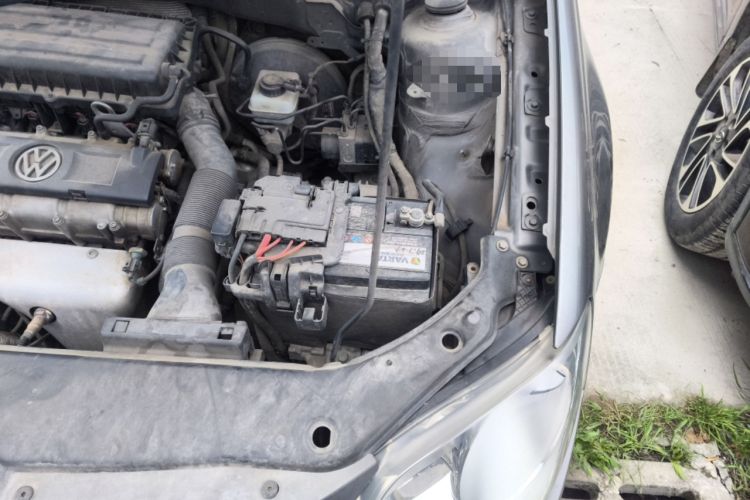 Used Volkswagen Bora 2012 1.6L Automatic Fashion Edition Engine Bay Left
