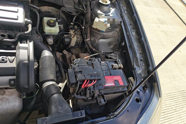 Used Volkswagen Bora 2012 1.6L Automatic Comfort Edition Engine Bay Left