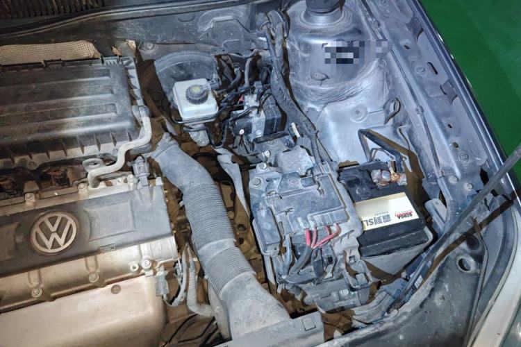 Used Volkswagen Bora 2012 1.6L Manual Fashion Edition Engine Bay Left