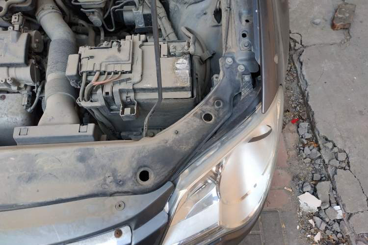 Used Volkswagen Bora 2012 1.6L Automatic Comfort Edition Engine Bay Left