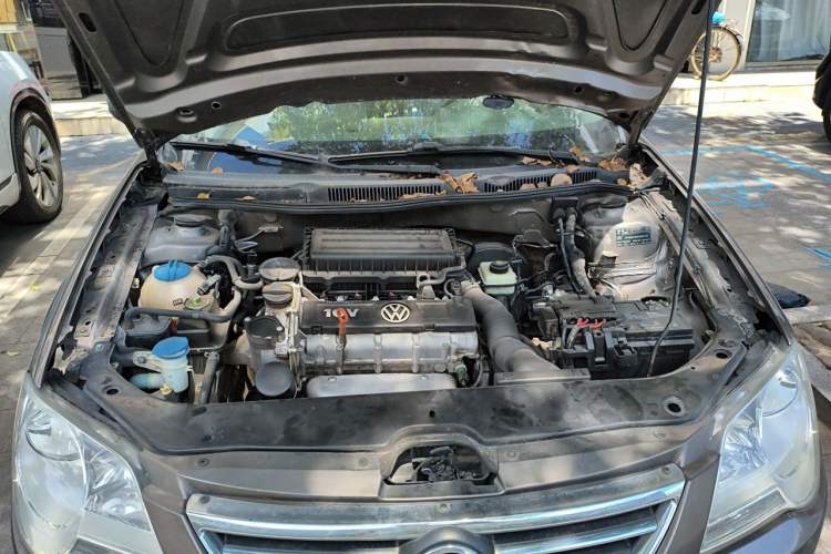 Used Volkswagen Bora 2012 1.6L Automatic Fashion Edition Engine Bay