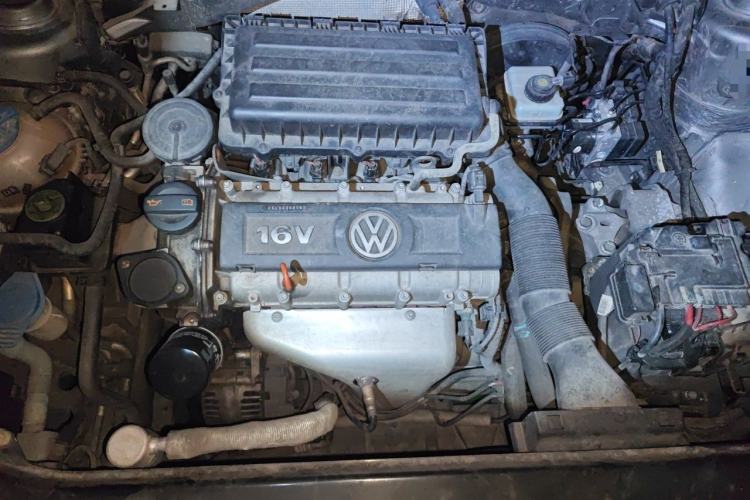 Used Volkswagen Bora 2012 1.6L Manual Fashion Edition Engine Bay