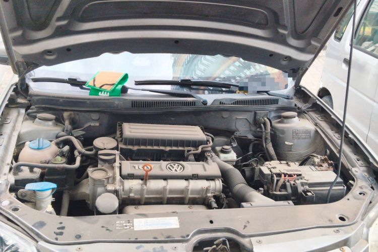 Used Volkswagen Bora 2012 1.6L Automatic Fashion Edition Engine Bay