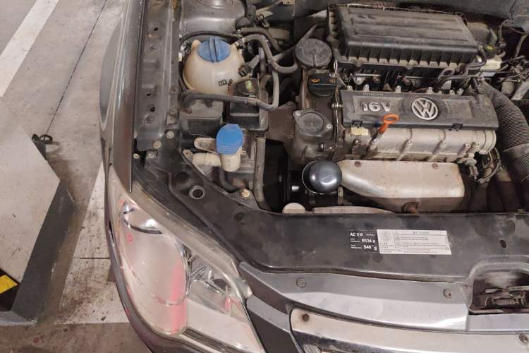 Used Volkswagen Bora 2012 1.6L Manual Fashion Edition Engine Bay Right
