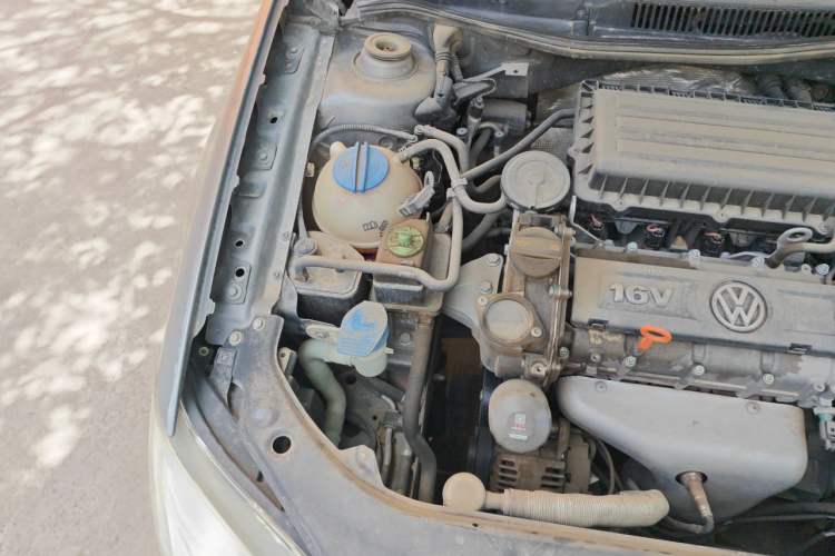 Used Volkswagen Bora 2012 1.6L Automatic Fashion Edition Engine Bay Right