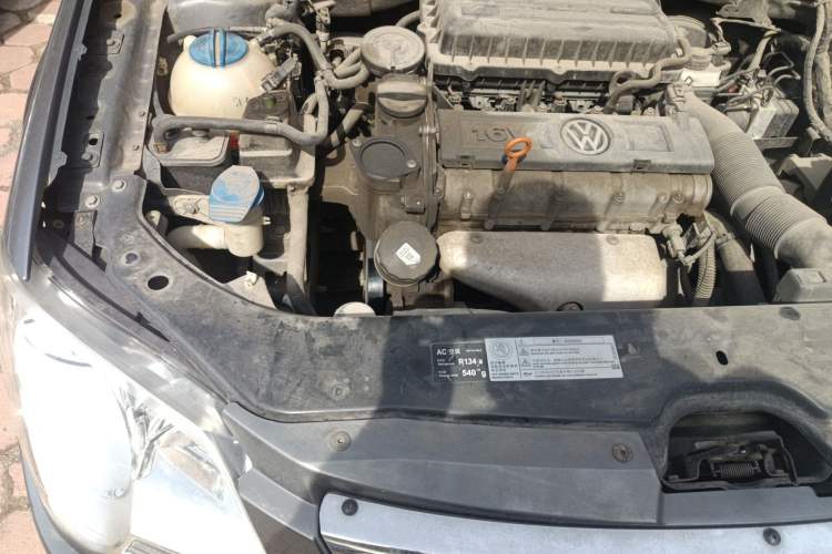 Used Volkswagen Bora 2012 1.6L Manual Fashion Edition Engine Bay Right