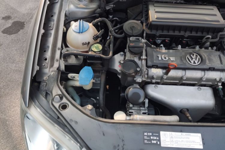 Used Volkswagen Bora 2012 1.6L Automatic Fashion Edition Engine Bay Right