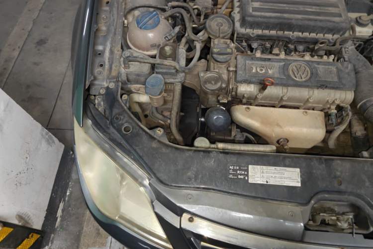 Used Volkswagen Bora 2012 1.6L Automatic Fashion Edition Engine Bay Right