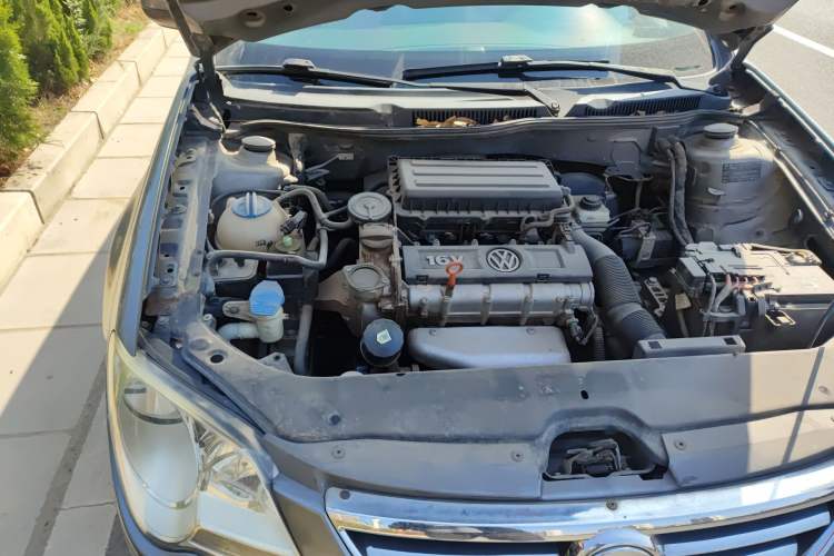 Used Volkswagen Bora 2012 1.6L Automatic Fashion Edition Engine Bay Right