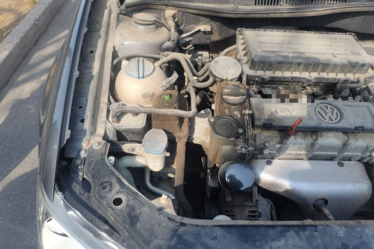 Used Volkswagen Bora 2012 1.6L Automatic Fashion Edition Engine Bay Right