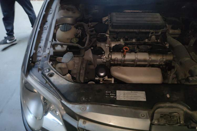 Used Volkswagen Bora 2012 1.6L Automatic Fashion Edition Engine Bay Right