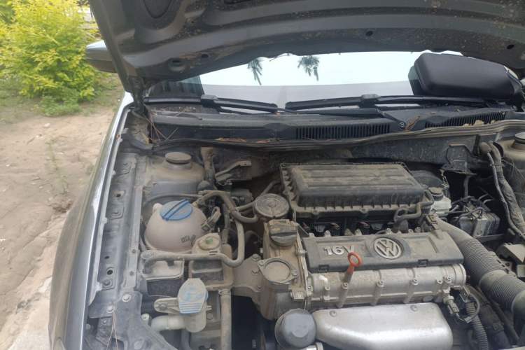 Used Volkswagen Bora 2012 1.6L Automatic Comfort Edition Engine Bay Right